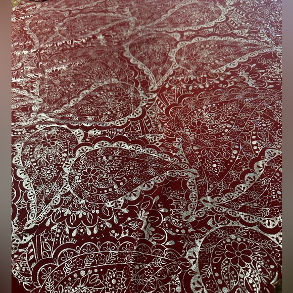 Lularoe Short Sleeve Top Size Large Burgundy Silver Paisley Print Metallic Sheen - Picture 4 of 10